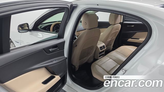 Jaguar XE 20d Prestige 2016 — фото 22