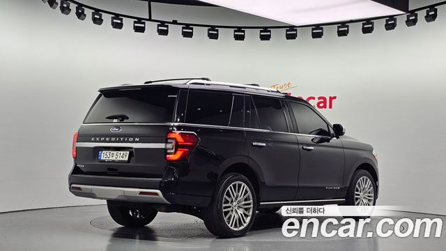 Ford Expedition Platinum 4WD 7Seater 2022 — фото 2