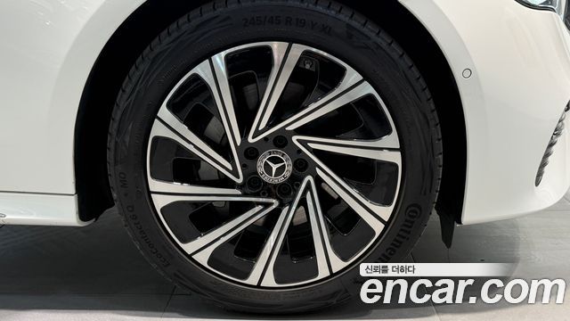 Mercedes-Benz E-Class (W214) E300 4MATIC Exclusive 2025 — фото 19