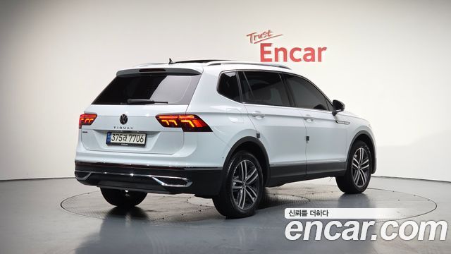 Volkswagen Tiguan Allspace 2.0 TSI Prestige 2023 — фото 2