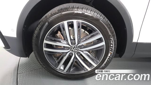Volkswagen Tiguan Allspace 2.0 TSI Prestige 2023 — фото 5