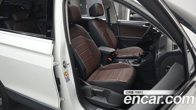 Volkswagen Tiguan Allspace 2.0 TSI Prestige 2023 — фото 10