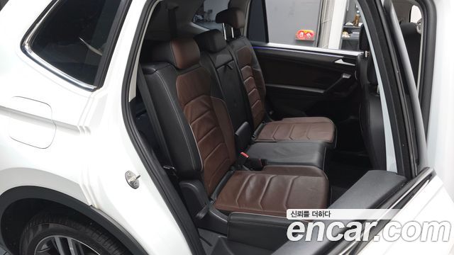 Volkswagen Tiguan Allspace 2.0 TSI Prestige 2023 — фото 11