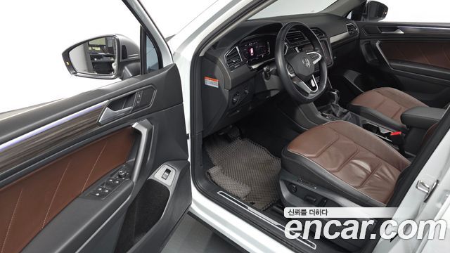 Volkswagen Tiguan Allspace 2.0 TSI Prestige 2023 — фото 12