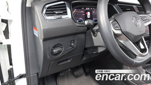 Volkswagen Tiguan Allspace 2.0 TSI Prestige 2023 — фото 13