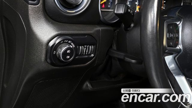 Jeep Wrangler (JL) 2.0 Overland 4Door 2019 — фото 18