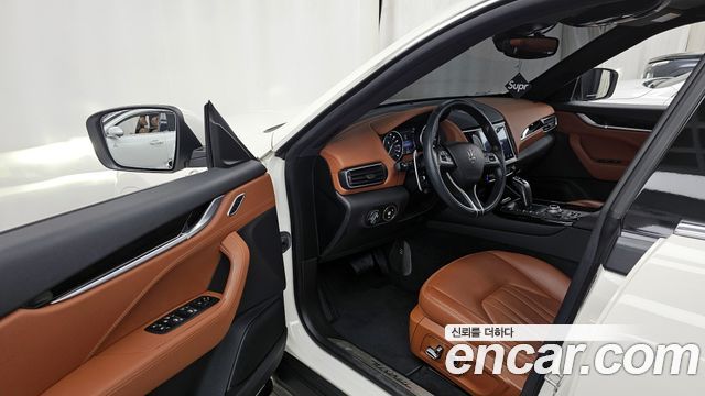 Maserati Levante 2.0 GT AWD 2022 — фото 10