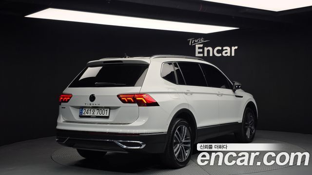 Volkswagen Tiguan Allspace 2.0 TSI Prestige 2023 — фото 2