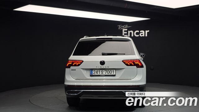 Volkswagen Tiguan Allspace 2.0 TSI Prestige 2023 — фото 4