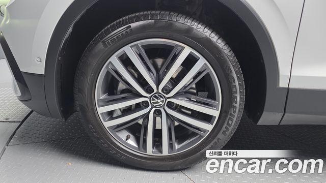 Volkswagen Tiguan Allspace 2.0 TSI Prestige 2023 — фото 5