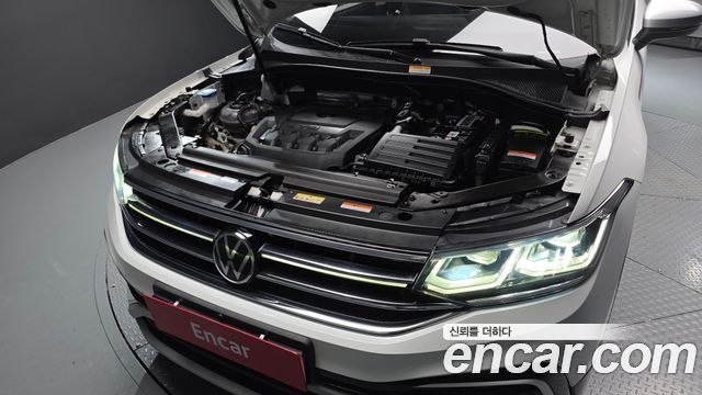 Volkswagen Tiguan Allspace 2.0 TSI Prestige 2023 — фото 6