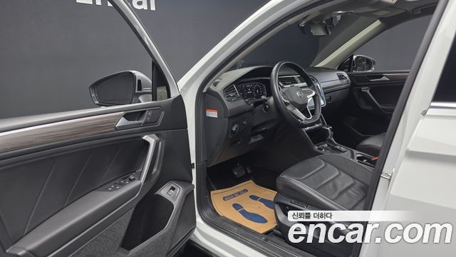 Volkswagen Tiguan Allspace 2.0 TSI Prestige 2023 — фото 10