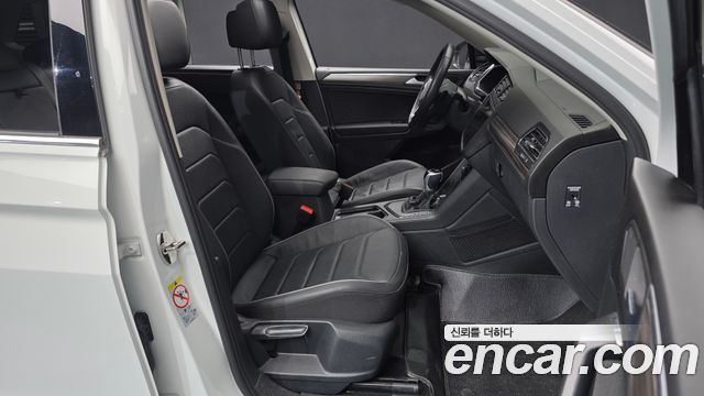 Volkswagen Tiguan Allspace 2.0 TSI Prestige 2023 — фото 11