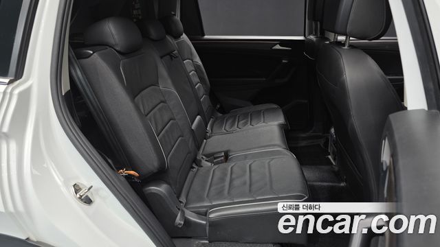 Volkswagen Tiguan Allspace 2.0 TSI Prestige 2023 — фото 12