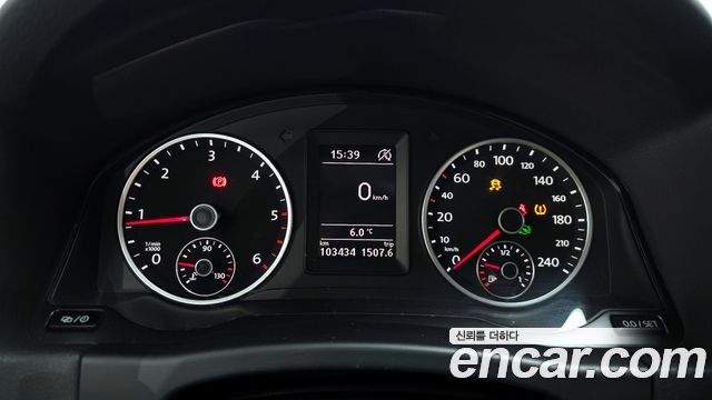 Volkswagen Tiguan 2.0 TDI Comfort 5N 2016 — фото 8