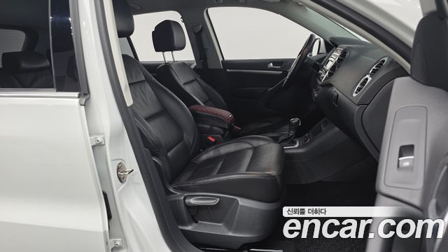 Volkswagen Tiguan 2.0 TDI Comfort 5N 2016 — фото 11