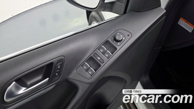 Volkswagen Tiguan 2.0 TDI Comfort 5N 2016 — фото 18
