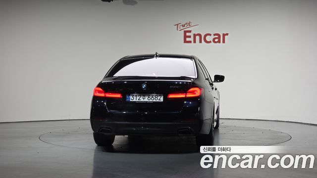 BMW 5 Series (G30) 520i M Sport 2023 — фото 4