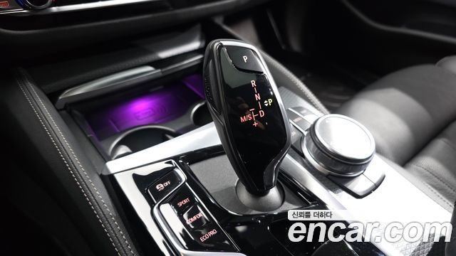 BMW 5 Series (G30) 520i M Sport 2023 — фото 9