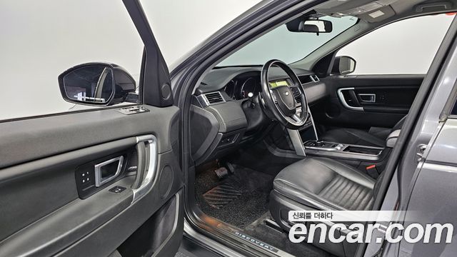 Land Rover Discovery Sport 2.0 TD4 HSE Luxury 2018 — фото 11