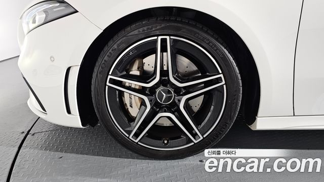 Mercedes-Benz A-Class (W177) AMG A35 4MATIC Sedan 2020 — фото 5