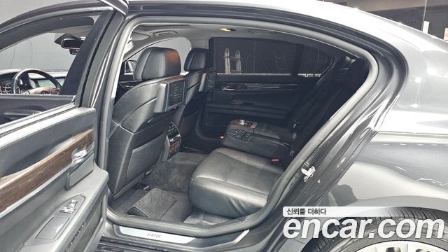 BMW 7 Series (F01) 750Li 2011 — фото 11