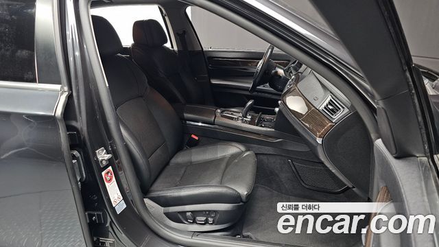 BMW 7 Series (F01) 750Li 2011 — фото 12