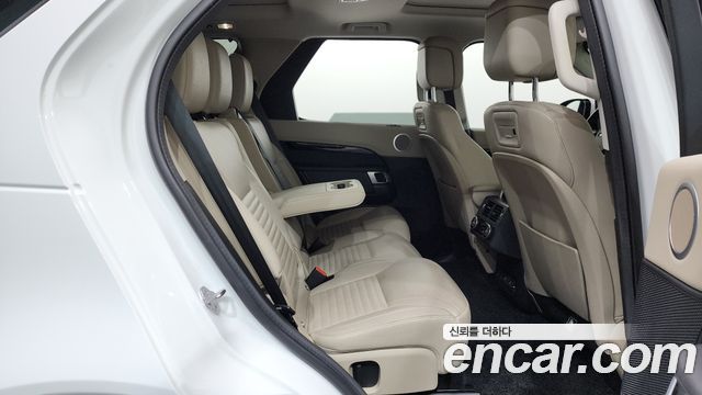 Land Rover Discovery 5 D250 SE 2022 — фото 16