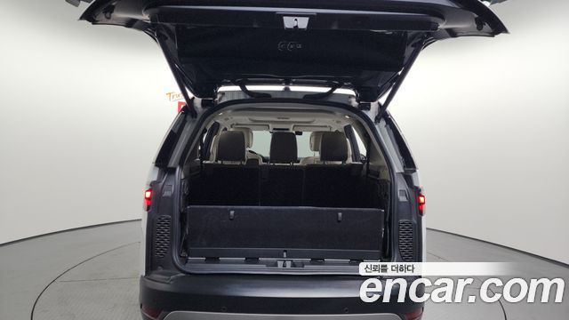 Land Rover Discovery 5 D250 SE 2022 — фото 24