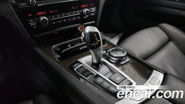 BMW 7 Series (F01) 740d xDrive 2015 — фото 9