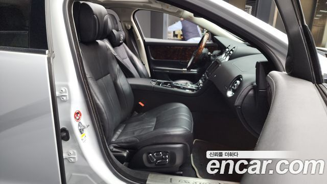 Jaguar XJ 3.0D Premium Luxury LWB X351 2015 — фото 11