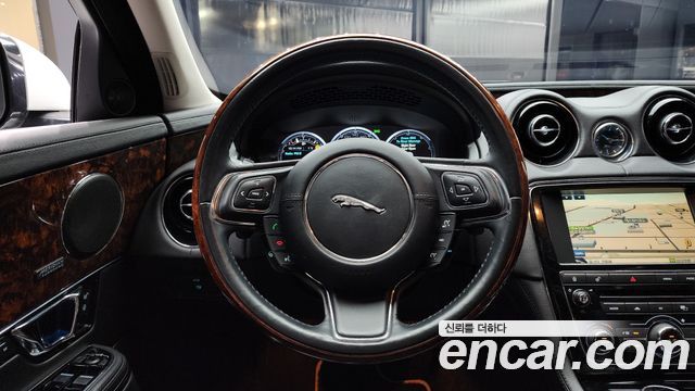 Jaguar XJ 3.0D Premium Luxury LWB X351 2015 — фото 13