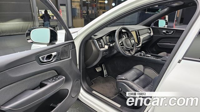 Volvo XC60 (II) T8 R-Design 2021 — фото 11