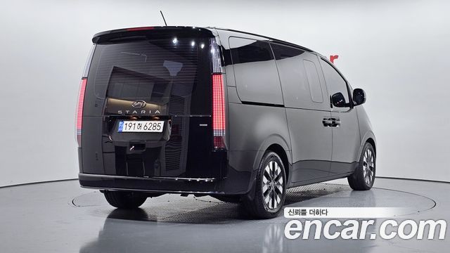 Hyundai Staria 4WD Lounge 9-Seater Inspiration 2022 — фото 2