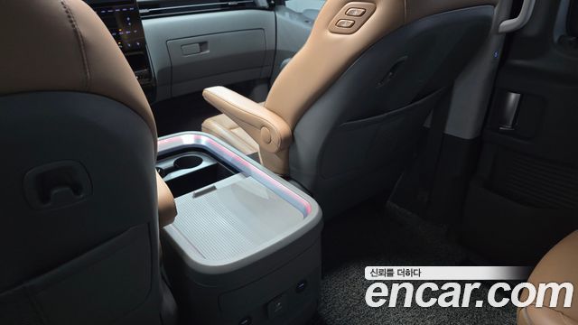Hyundai Staria 4WD Lounge 9-Seater Inspiration 2022 — фото 18