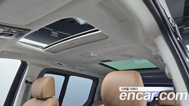Hyundai Staria 4WD Lounge 9-Seater Inspiration 2022 — фото 19