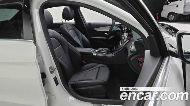 Mercedes-Benz C-Class (W205) C200 AMG Line 2021 — фото 12