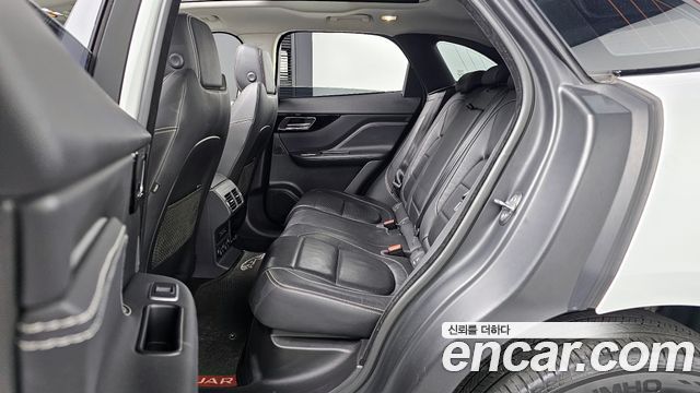 Jaguar F-PACE 20d R-Sport 2018 — фото 12
