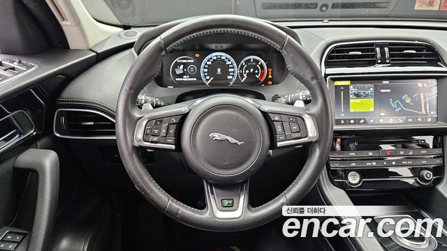 Jaguar F-PACE 20d R-Sport 2018 — фото 13