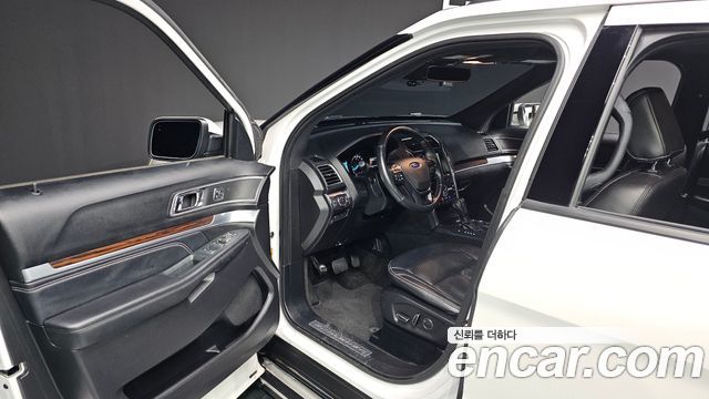 Ford Explorer 2.3 Limited 4WD 5th 2018 — фото 10