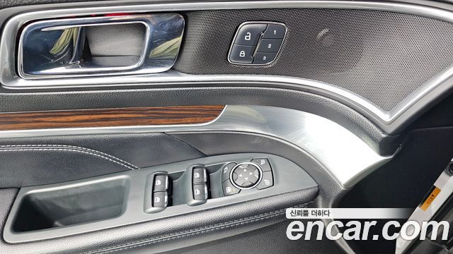 Ford Explorer 2.3 Limited 4WD 5th 2018 — фото 12