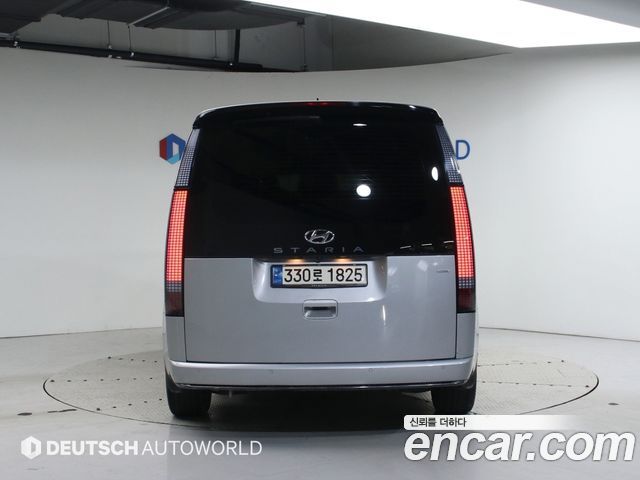 Hyundai Staria 4WD Lounge 9-Seater Inspiration 2023 — фото 4
