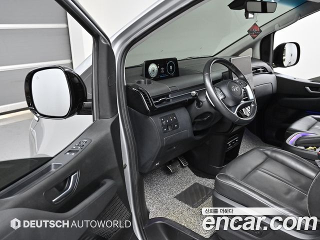 Hyundai Staria 4WD Lounge 9-Seater Inspiration 2023 — фото 15