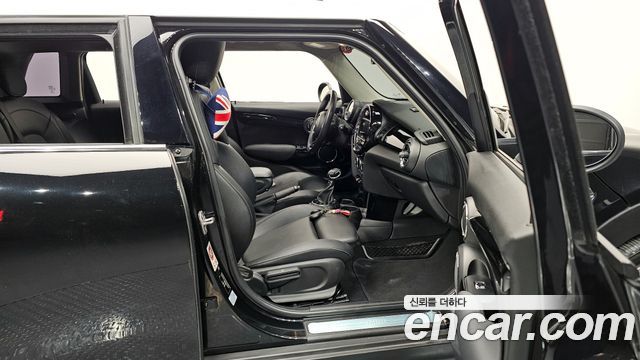 MINI Cooper 5Door HIGH 3rd 2016 — фото 11