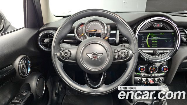 MINI Cooper 5Door HIGH 3rd 2016 — фото 13