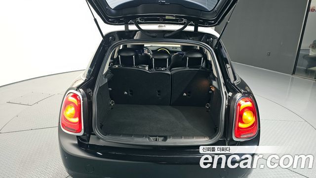 MINI Cooper 5Door HIGH 3rd 2016 — фото 20