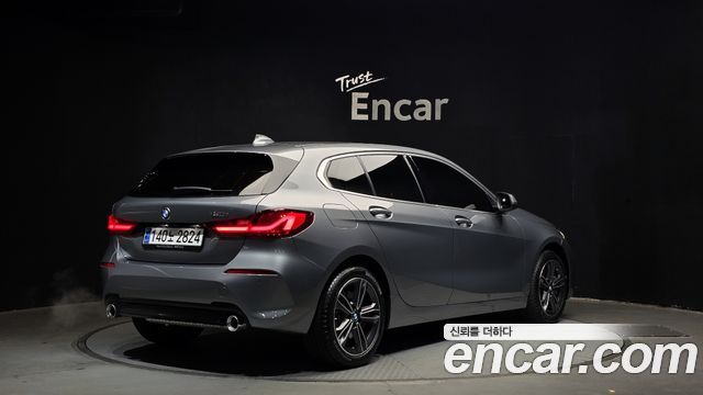 BMW 1 Series (F40) 120i Sports 2023 — фото 2