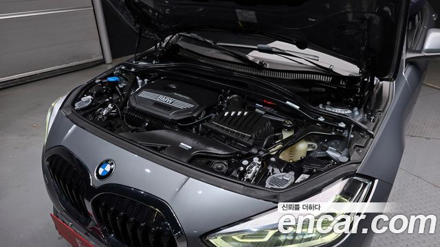 BMW 1 Series (F40) 120i Sports 2023 — фото 6