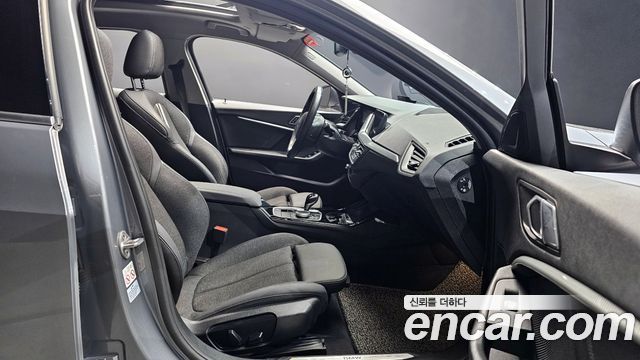 BMW 1 Series (F40) 120i Sports 2023 — фото 10