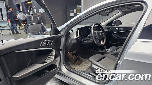 BMW 1 Series (F40) 120i Sports 2023 — фото 11